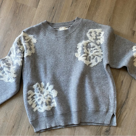 Dreamers by Debut gray and creme sweater. Size Small. so soft worn one time. - Picture 3 of 5